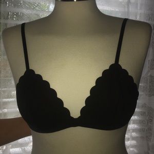 VICTORIA’S SECRET BLACK BRALETTE